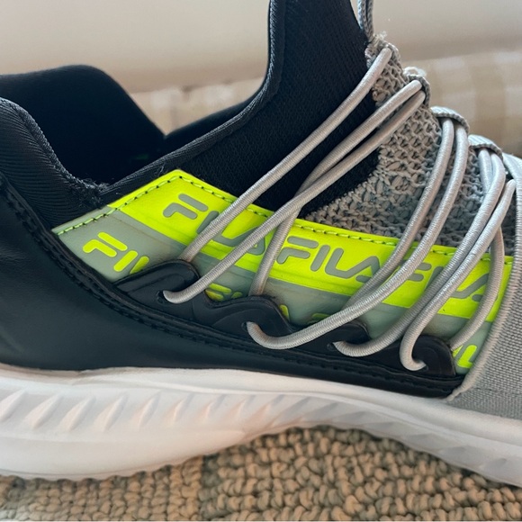 FILA Fantastiq 2 Running Shoe Sneaker Size 5.5 EUC Unisex Lightweight - Picture 4 of 11